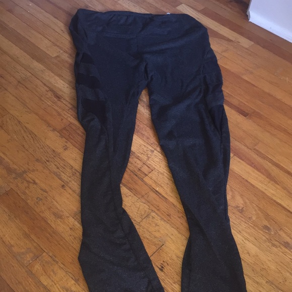 Dark grey leggings with thick netting on side - Picture 1 of 1